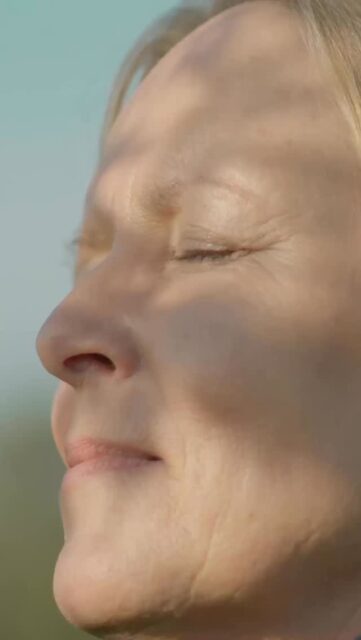 Hoje é o Dia Internacional para a Eliminação da Violência contra as Mulheres. Um dia para lembrar que toda mulher tem direito à segurança, respeito e dignidade.

Na odontologia, as mulheres são maioria: mais de 71% da nossa categoria. Estão na clínica, na pesquisa, na gestão e em cargos de liderança. Essa presença forte é fruto de uma longa trajetória de luta e resistência.

Mas nenhuma conquista é plena enquanto a violência ainda atingir tantas mulheres.

Violência física.
Violência psicológica.
Violência moral.
Violência institucional.

Todas precisam ser reconhecidas, combatidas e eliminadas. A odontologia só é completa quando cada profissional atua com segurança.

Neste dia e todos os dias, o Sindiodonto Ceará reafirma: respeito, proteção e igualdade para todas as mulheres.