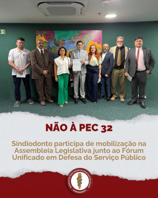 No dia 04 de dezembro, o Sindiodonto, junto ao Fórum Unificado em Defesa do Serviço Público, ocupou a Assembleia Legislativa do Ceará.

Fomos cobrar aquilo que não pode mais esperar: debate sério, transparente e público sobre a PEC 32/2020. Uma proposta que ataca frontalmente o serviço público e, portanto, ataca diretamente a sociedade brasileira.

A PEC 32 não é modernização.
Não é melhoria.
É desmonte.
É retirada de direitos, fragilização de políticas públicas, insegurança para servidores e prejuízo direto para milhões de cidadãos que dependem do SUS, da educação pública, da assistência e de cada serviço essencial que mantém este país de pé.

Depois de pressão firme e presença ativa, conseguimos a realização de uma Audiência Pública sobre a PEC 32/20, marcada para:
📢 15 de dezembro – às 13h – na Assembleia Legislativa.

Será o momento de expor o quanto essa proposta é danosa, injusta e perigosa.
Será o momento de mostrar que quem destrói o serviço público destrói o Brasil.
E nós não aceitaremos isso.

Chamamos cada trabalhador, cada trabalhadora e cada cidadão que entende o valor do serviço público a estar ao nosso lado.
A luta não é só dos servidores — é de toda a sociedade.

✊🏼 Não passarão.
✊🏼 Defender o serviço público é defender o povo.

@sindiodontoce
@forumservicopublicoceara