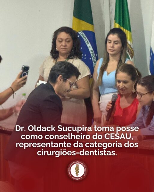 Nesta segunda-feira, 5 de janeiro, foram empossados os novos conselheiros e conselheiras do Conselho Estadual de Saúde (CESAU) para o biênio 2026–2028.

Entre os empossados, destacamos a posse do Dr. Oldack Sucupira, que passa a representar a categoria dos cirurgiões-dentistas do Ceará e as entidades odontológicas no conselho, fortalecendo a participação da odontologia nos espaços de controle social e formulação de políticas públicas de saúde.

A solenidade contou com a presença da secretária da Saúde do Estado, Tânia Mara, e foi marcada também pela eleição da Mesa Diretora do CESAU, para a qual concorreram como membros da Chapa:

• Leonardo Aprígio – Presidente
• Dr. Oldack Sucupira – Vice-presidente
• Tatiane Paiva – Secretária-geral
• Sandra Venâncio – Secretária-adjunta

O Sindiodonto reafirma seu compromisso com a defesa da saúde pública e com a valorização da odontologia nos espaços de decisão. 

Vamos à luta!

#Sindiodonto #CESAU #SaúdePública #Odontologia #ControleSocial PolíticasDeSaúde Ceará
