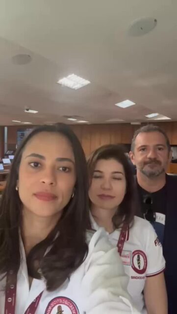 A direção do Sindiodonto participa a partir de hoje, em Brasília, das atividades de mobilização da quarta Caravana Nacional pelo atualização do Piso Salarial dos Cirurgiões-dentistas e Médicos e aprovação da PEC 2/2026.

Acompanhe nossas redes sociais para ficar por dentro das articulações que estão acontecendo em Brasília. 

Aproveitamos para solicitar apoio dos senadores cearenses!
@camilosantanaoficial 
@eduardogiraooficial 
@senadorcidgomes 

JUNTOS SOMOS MAIS FORTES! 💪

#sindiodonto #sindiodontoce #caravanadopiso #brasilia