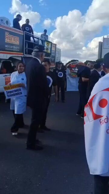 A diretora-geral do Sindiodonto, Raquel Praxedes, reforçou a luta pela atualização do piso salarial de cirurgiões-dentistas e médicos durante as mobilizações em Brasília. 

Confira a fala! 

Acompanhe as redes do Sindiodonto para ficar por dentro das articulações dessa luta! 

Juntos somos mais fortes!