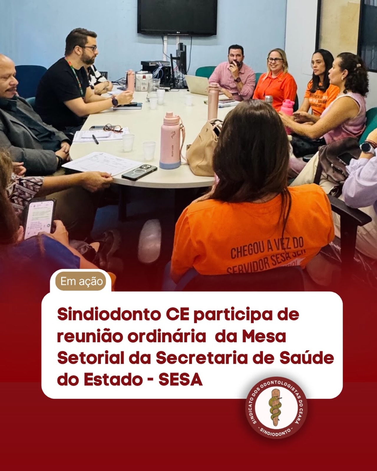 Na tarde de hoje, 16/06/26, ocorreu a reunião ordinária da mesa setorial da SESA. O Sindiodonto esteve presente através da representação das diretoras Dra. Raquel Praxedes e Dra. Heleite Lins. Seguem os encaminhamentos da reunião: 

✔️Os representantes sindicais reivindicaram que os profissionais da SESA não tenham prejuízo em relação ao pagamento da GDI quando ficarem doentes por mais de 3 dias. A gestão ficou de consultar à PGE sobre a possibilidade de mudança na lei da GDI. 

✔️ Outra pauta discutida foi em relação à instalação da mesa estadual do SUS. Dra. Carla Barroso , secretária executiva da SESA, informou que Dra. Tânia Mara reconheceu a importância do pedido dos representantes sindicais quanto à  necessidade de criação da mesa estadual do SUS. A gestão está estudando sobre a implantação dessa mesa e trará mais informes na próxima reunião.

✔️ A gestão informou que a comissão de assédio moral da SESA está funcionando de forma regular e que o manual sobre esta comissão está disponível na intranet. Os representantes sindicais ressaltam que é de extrema importância que todos os servidores devem se apropriar dessas informações. 

✔️ Os representantes sindicais também cobraram a publicação em diário oficial da última ascensão que foi implantada no mês de maio. Dra. Carla Barroso informou que a publicação será realizada até 30/06, para que seja dado seguimento à implantação da ascensão prevista para ser paga em setembro de 2026 (esta abrangerá 100% dos servidores).

✔️ Outra pauta da reunião foi em relação à publicação da nova portaria da mesa setorial. A gestão informou que será publicada em breve ainda esse nesse mes de junho. 

✔️ Ao final da reunião, os representantes sindicais ainda reivindicaram a incorporação da GDI à aposentadoria. A gestão alegou que juridicamente não é possível e que não há condições orçamentárias nesse ano para isso. 
Dessa forma, a direção do Sindiodonto vem alertar a necessidade urgente dos servidores SESA se organizarem e se unirem para reivindicar reajuste do vencimento base das categorias pois este conta com uma defasagem salarial histórica. 

Juntos somos mais fortes!
