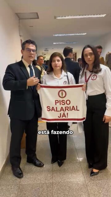 🦷✊ Mais uma vitória na luta pelo piso da nossa categoria!

O Projeto de Lei 1.365/2022 foi aprovado na Comissão de Assuntos Sociais (CAS) do Senado e agora segue para o Plenário, em caráter de urgência.

Essa aprovação representa um importante avanço na luta pela valorização e dignidade profissional dos cirurgiões-dentistas e médicos. Mas a batalha ainda não terminou!

📢 Precisamos continuar mobilizados e pressionar os senadores pela aprovação no Plenário. Depois, a luta seguirá na Câmara dos Deputados e, posteriormente, pela sanção presidencial.

A conquista do piso só estará completa quando ele for efetivamente implantado.

A luta continua. Unidos, somos mais fortes! 🦷✊