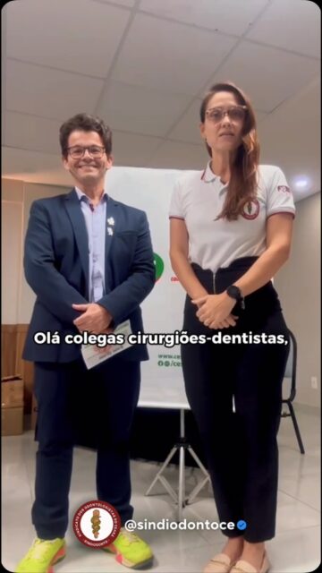 As diretoras Raquel Praxedes e Heliete Lins participaram hoje (24)da reunião ordinária do Conselho Estadual de Saúde (CESAU), juntamente com o Oldack Sucupira, representante do Sindiodonto e atual vice-presidente da mesa diretora do Conselho. 

Foi um momento de extrema relevância para a Odontologia do estado do Ceará, pois na ocasião foram apreciadas 3 recomendações, trazidas pela Comissão Intersetorial de Saúde Bucal Estadual(CISB), muito importantes para o fortalecimento da saúde bucal do nosso Estado, tendo sido todas elas aprovadas pelo CESAU. 

Abaixo as 3 recomendações da CISB aprovadas na reunião ordinária do Pleno:

Recomendação Nº 04/2026 (Comissão Intersetorial de Saúde Bucal - CISB): Obrigatoriedade e
implantação da Assistência Odontológica por Cirurgiões Dentistas nas Unidades de Terapia
Intensiva (UTIs) da Rede Pública e Conveniada/Contratualizada.

Recomendação Nº 05/2026 (Comissão Intersetorial de Saúde Bucal - CISB): Implantação do
serviço de Sedação Consciente Inalatória (Óxido nitroso/oxigênio) e Habilitação de
Profissionais nos Centros de Especialidades Odontológicas (CEOs) e Unidades de Pronto
Atendimento (UPAs) da Rede Estadual.

Recomendação Nº 06/2026 (Comissão Intersetorial de Saúde Bucal - CISB): A inclusão da
temática “Odontologia do Esporte e Prevenção de Traumatismos Orofaciais” nas diretrizes
estaduais do Programa Saúde na Escola (PSE) O Estado do Ceará.

O Sindiodonto segue atuante e em busca de uma Odontologia cada vez mais fortalecida.