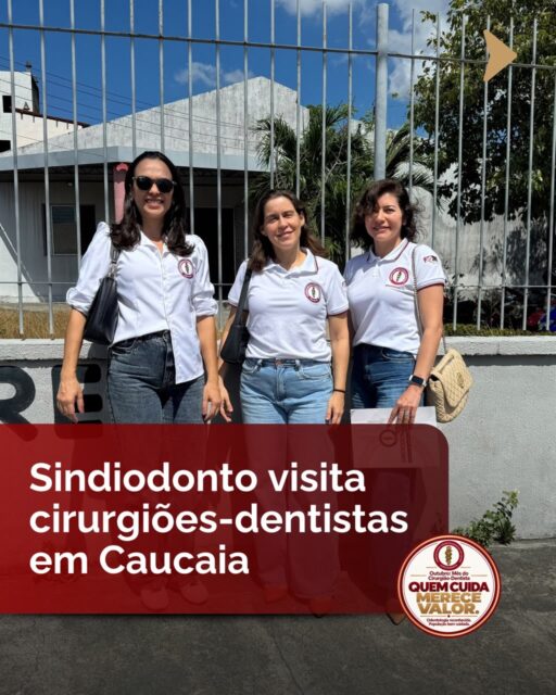 A valorização também se constrói ouvindo quem está na ponta.

Como parte das iniciativas da campanha do Mês do Cirurgião-Dentista, o Sindiodonto esteve, nesta manhã, em Caucaia, acompanhando de perto a realidade dos profissionais que atuam na rede pública de saúde.

Durante a agenda, visitamos unidades de saúde do município, conversamos e ouvimos cirurgiões-dentistas sobre as demandas, desafios e condições enfrentadas no dia a dia da profissão.

A programação também contou com participação em entrevista de rádio na emissora Rádio do Povo, com Dra. Raquel Praxedes e a cirurgiã-dentista Dra. Ana Lúcia Barreira, servidora de Caucaia, ampliando o debate sobre a importância da valorização profissional e do fortalecimento da Odontologia.

A ação integra a campanha de outubro do Sindiodonto, que busca dar visibilidade à categoria, aproximar o Sindicato dos profissionais e reforçar uma pauta que precisa estar presente durante todo o ano:

QUEM CUIDA MERECE VALOR.
Odontologia reconhecida. População bem cuidada.

#Sindiodonto #MêsDoCirurgiãoDentista #QuemCuidaMereceValor #ValorizaçãoProfissional #Odontologia