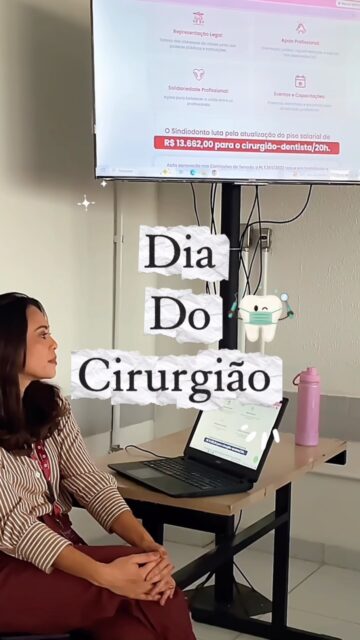 A diretora-geral do SindiOdonto-CE, Dra. Raquel Praxedes, participou nesta quinta-feira, 29/10/26, da programação comemorativa pelo Dia do Cirurgião-Dentista promovida pelo curso de Odontologia da UNINASSAU Aguanambi.

Durante a palestra “O papel do sindicato na valorização da Odontologia: como fortalecer a profissão desde a graduação”, Dra. Raquel destacou a importância da organização coletiva, da defesa dos direitos da categoria e da aproximação dos futuros profissionais com as entidades representativas.

A valorização da Odontologia também começa na formação: com conhecimento, consciência profissional e participação coletiva.

#Sindiodonto #Odontologia #ValorizaçãoProfissional #CirurgiãoDentista #FormaçãoProfissional